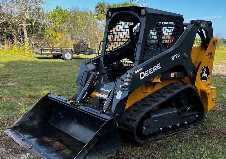 2022 John Deere 317G